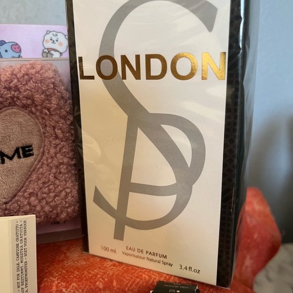 Gucci Lipstick - Goldie Red along with other makeup goodies and cologne - Picture 4 of 4